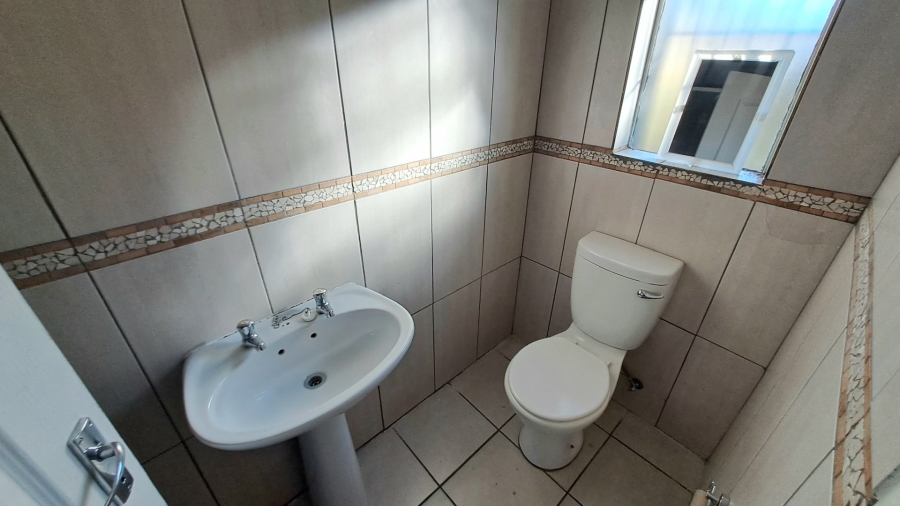 7 Bedroom Property for Sale in Willows Free State